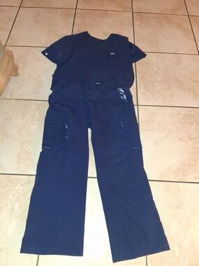 NavyFigs  Blue Medical Scrub Set - Top & Cargo Pants MEDIUM